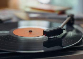 GOSTA DE VINIL? FEIRA REÚNE 7.500 LPS EM VITÓRIA