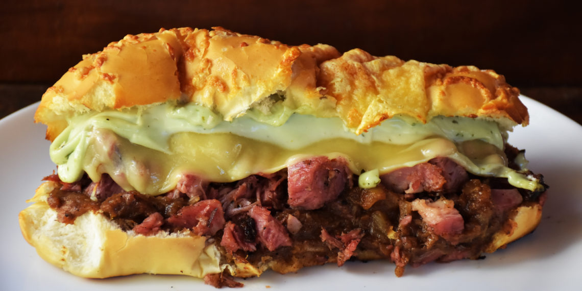 ARRAIÁ COM FOOD TRUCKS E CERVEJAS ARTESANAIS NO BOULEVARD VILA VELHA